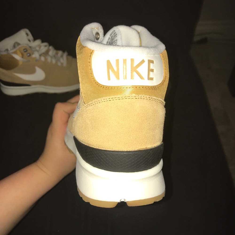 Nike - Picture 4 of 11